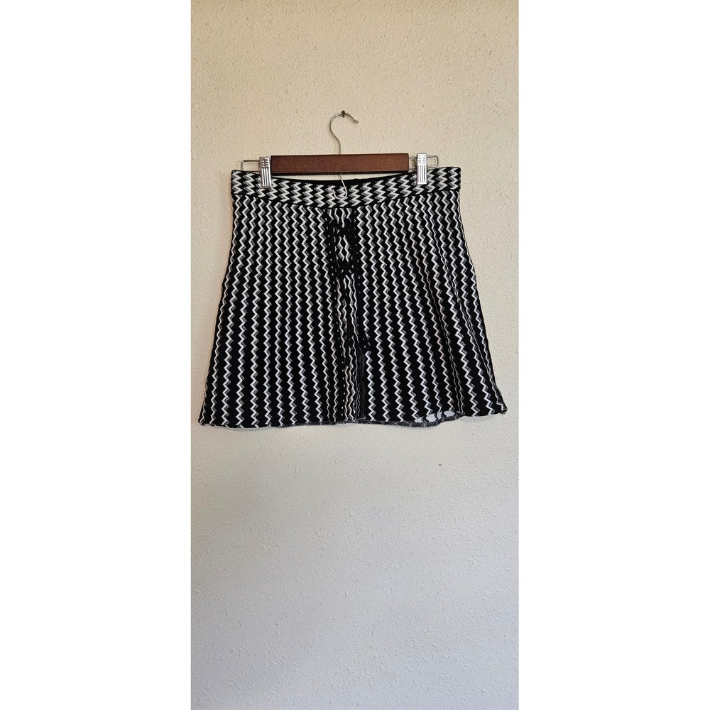 Candies Womens Black White‎ Chevron Knit Mini Skirt Lace Up Front Size Medium